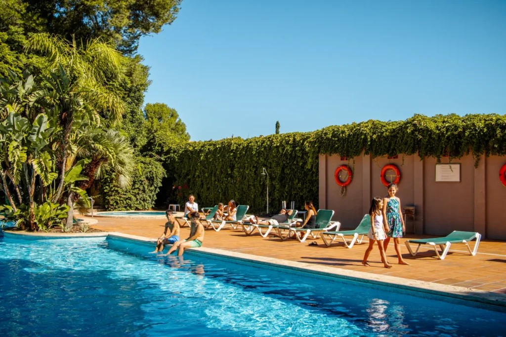 HOTEL TERMES DE MONTBRIÓ MODELS PISCINA